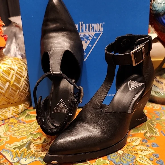 John Fluevog Black Zoomies - Picture 2 of 10